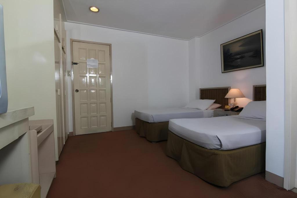 Hotel Supreme Багио Экстерьер фото