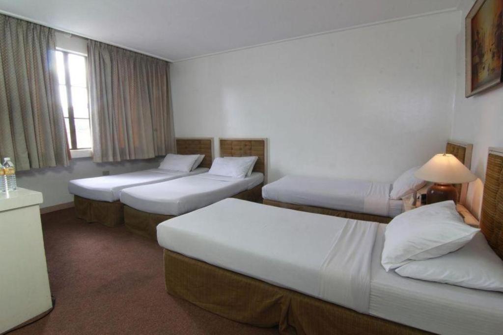 Hotel Supreme Багио Экстерьер фото