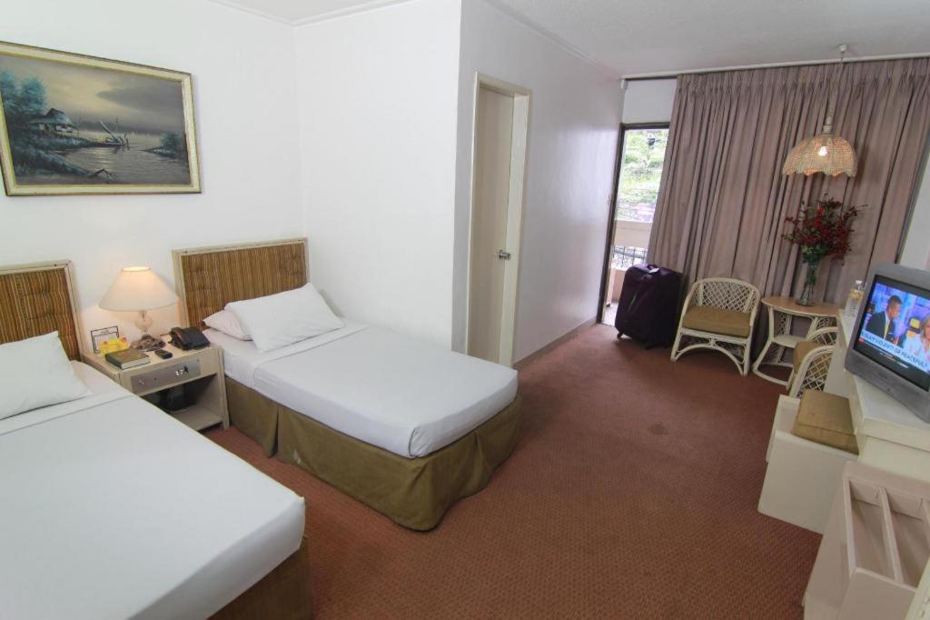 Hotel Supreme Багио Экстерьер фото