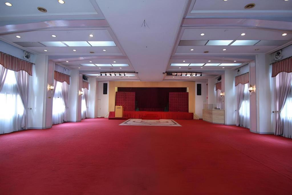 Hotel Supreme Багио Экстерьер фото